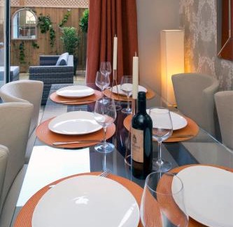 Saint Paul's Casa | Deluxe Townhouse Next to Cabot Circus