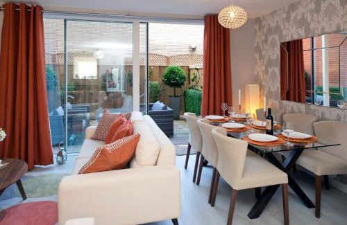 Saint Paul's Casa | Deluxe Townhouse Next to Cabot Circus