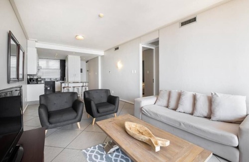 Durban Apartamento | Deluxe Two-Bedroom Apartment with Seaview Balcony