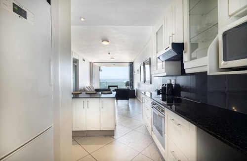 Durban Apartamento | Deluxe Two-Bedroom Apartment with Seaview Balcony