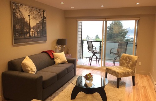 Lower Lonsdale Condominio | Deluxe view condo in the Lolo district !!