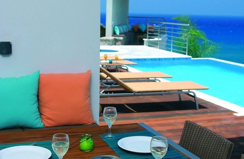 Latchi Villa | Villa moderna de lujo, piscina infinita privada, posición tranquila y majestuosa con espectaculares vistas al mar.