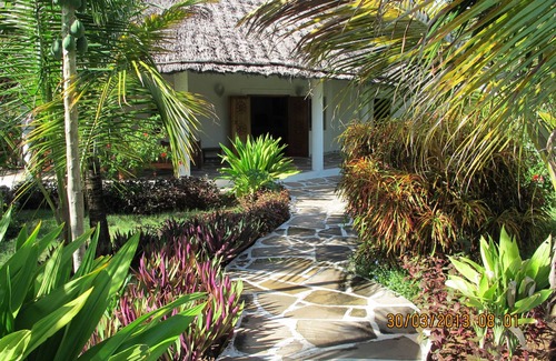 Watamu Villa | Deluxe Villa With Garden / Pool With Service Staff 150mt From the sea