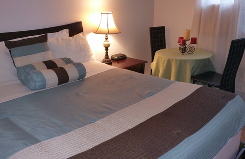 Canarsie Casa | Delz Bed & Breakfast
