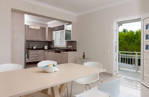 Alonia Apartamento | Demargia Villa A - Apartamento en zona tranquila con piscina comunitaria apta para 6