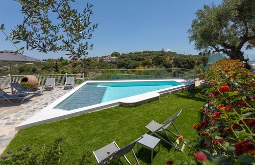 Alonia Apartamento | Demargia Villa A - Apartamento en zona tranquila con piscina comunitaria apta para 6