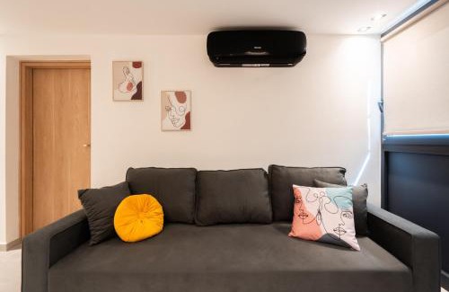 Ilisia Apartamento | Demeter's Loft-Stylish Exclusive Athenian Retreat