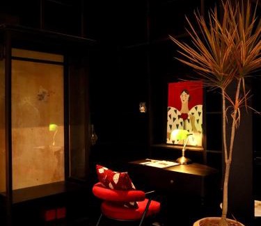Van Mieu Hotel | DEMO Inn & Ine - Poetic Studio Stay