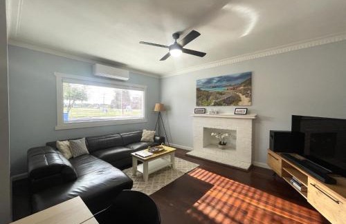 Esperance Casa | Dempster House