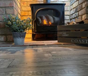 Grimsby Chalet De Esquí | Den of Joy Humberston Fitties sleeps 6,hot tub,log burner