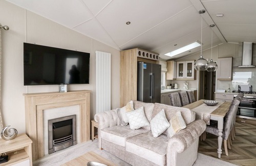 Borth Cabaña | DENBIGH 8, family friendly, character holiday cottage in Borth