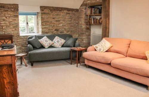 Aymestrey Casa | Denbigh Hall
