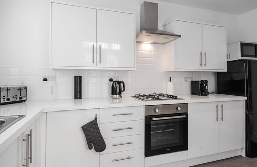 Anfield Casa | DENEBANK LODGE - Strictly NO Parties