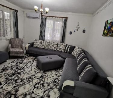 Gumuldur Apartamento | DENİZE 40m DSI TMO Kamp yanı , AİLE İÇİN UYGUN Alkolsüz, 2 klima