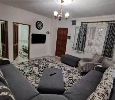 Gumuldur Apartamento | DENİZE 40m DSI TMO Kamp yanı , AİLE İÇİN UYGUN Alkolsüz, 2 klima