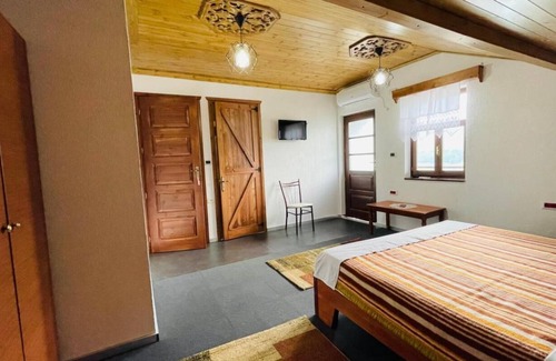 Gjirokaster Casa | Denis - Private Rooms Guesthouse Gjirokastra
