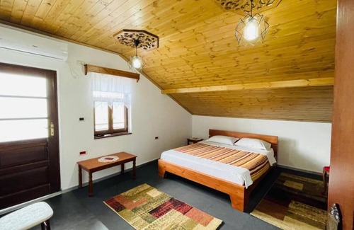Gjirokaster Casa | Denis - Private Rooms Guesthouse Gjirokastra
