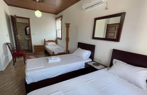 Gjirokaster Casa | Denis - Private Rooms Guesthouse Gjirokastra