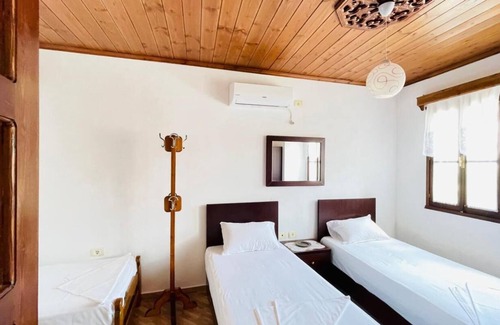 Gjirokaster Casa | Denis - Private Rooms Guesthouse Gjirokastra