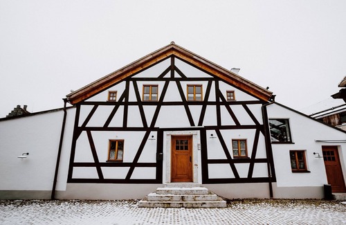 Riedenburg Apartamento | Denkmalgeschütztes Chalet mit Drei Schlafzimmern