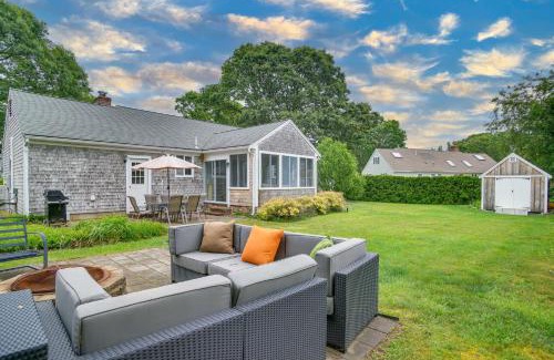 South Dennis Casa | Dennis Retreat 4 Mi to Mayflower Beach!