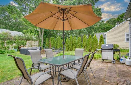 South Dennis Casa | Dennis Retreat 4 Mi to Mayflower Beach!