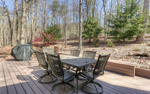 Big Canoe Casa | Dennys Caribou Lodge -Dog Friendly Stone Fireplace King Suites