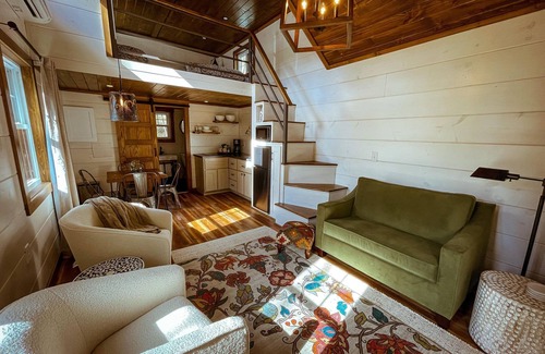 Old Fort Cabina | Dense foliage, rolling currents of Newberry Creek the perfect place to relax.