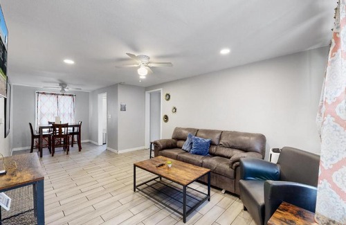 Dupont Casa | Denver 1 Bedroom w King Bed Dog Friendly Unit
