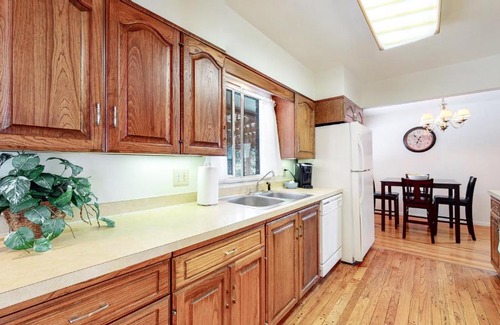 Southeast Casa | Denver 5 King Bed, huge house with 2 kitchens yard