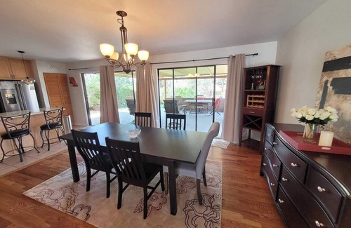 Southeast Casa | ♡Denver-Central: Cozy Bungalow w/ wood-burning fireplace, open kitchen & yard