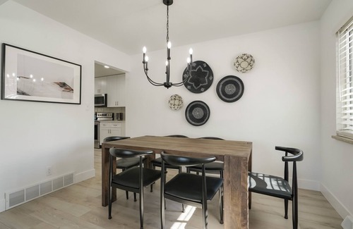 Northwest Arvada Casa | DenverStays: 5BR Stylish and Modern Home w/Garage, great for pets and families!