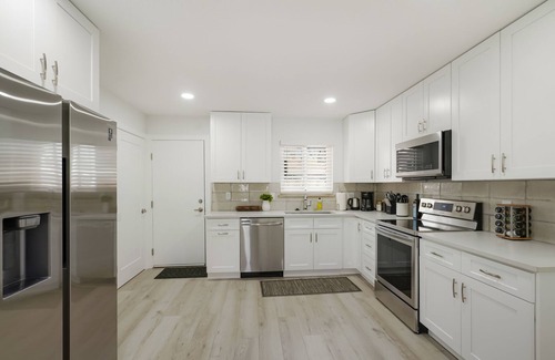 Northwest Arvada Casa | DenverStays: 5BR Stylish and Modern Home w/Garage, great for pets and families!