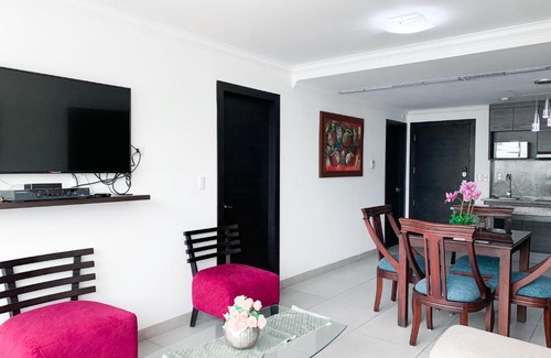 Simón Bolívar Apartamento | Depa piso alto frente al mall del sol