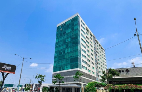 Simón Bolívar Apartamento | Depa piso alto frente al mall del sol