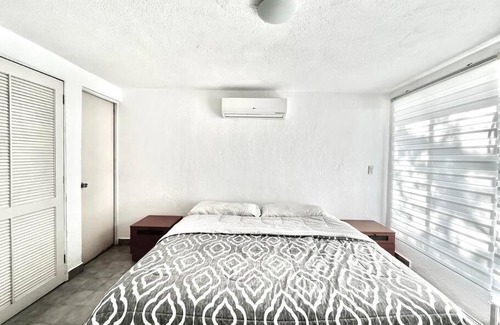 Caleta Apartamento | Departamento con alberca y vista al mar.