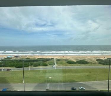 Aidy Grill Apartamento | Departamento de lujo con vista al mar frente playa brava Punta Del Este Torre Le Parc lll