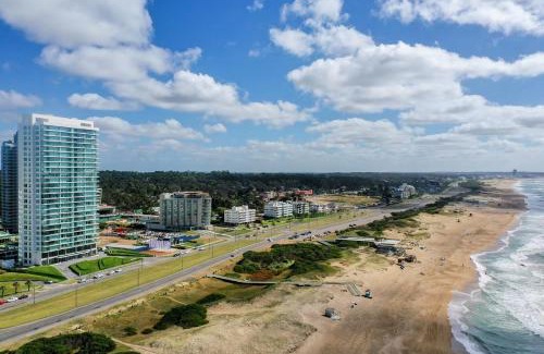 Aidy Grill Apartamento | Departamento de lujo con vista al mar frente playa brava Punta Del Este Torre Le Parc lll