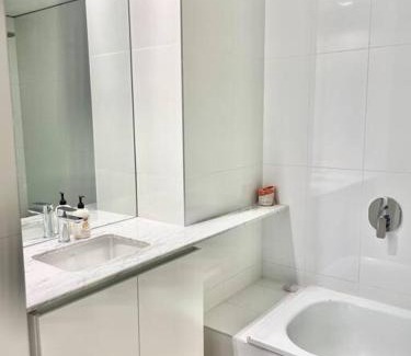 Vicente López Apartamento | Departamento en excelente zona, con parrilla y cochera.