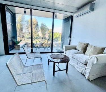 Vicente López Apartamento | Departamento en excelente zona, con parrilla y cochera.