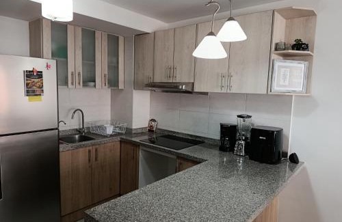 Quito Apartamento | Departamento ideal para trabajo o turismo, cerca de Embajada A, Solca y Estadio O
