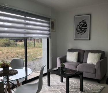 Los Angeles Apartamento | Departamento Los Canelos, a metros de Avenida Las Industrias- Incluye, NETFLIX DirecTV aire acondicionado, Internet