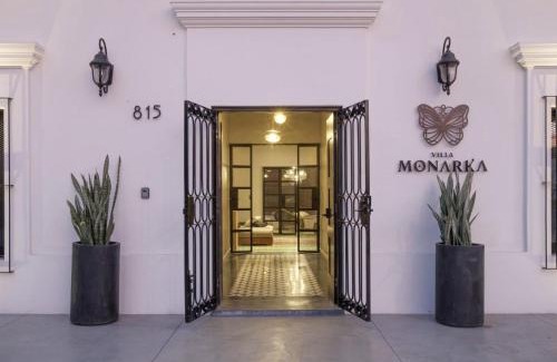 Esterito Apartamento | Departamentos & Villa Monarka, 1 Block from Malecon!
