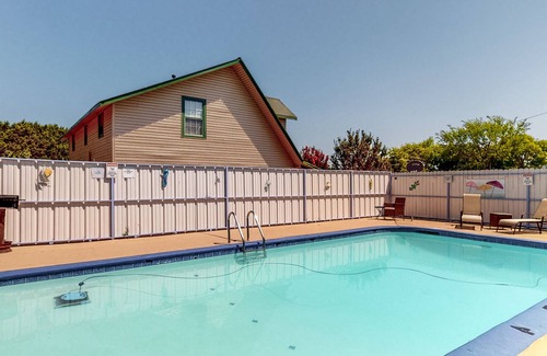 Laguna Park Casa | Derekville #6 | Condo in Clifton