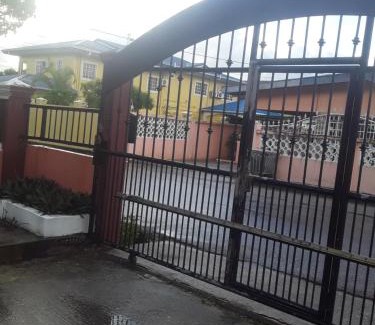 Piarco Cama Y Desayuno | Derick's Inn