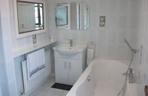 Londonderry Casa | Derry City Brookhill House self catering, Culmore Road