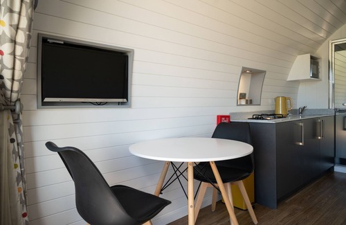 Welshpool Cabina | Derwen - a glamping pod with hot tub