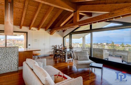 Rivoltella Apartamento | DesenzanoLoft Official Partner Homes & Villas by Marriott Bonvoy - Paradise Lake View in a 5 pools exclusive residence