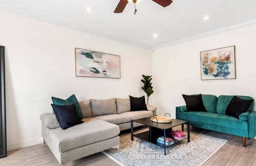 Cavalier Vista Casa | Desert Cactus Oasis Pool - walk to Old Town!