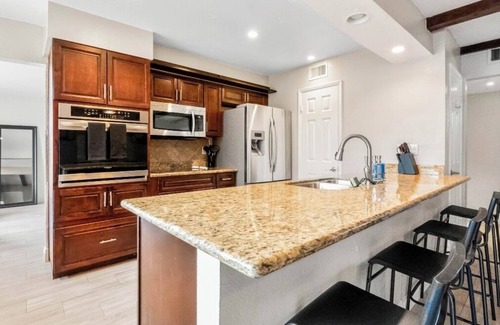 Cavalier Vista Casa | Desert Cactus Oasis Pool - walk to Old Town!